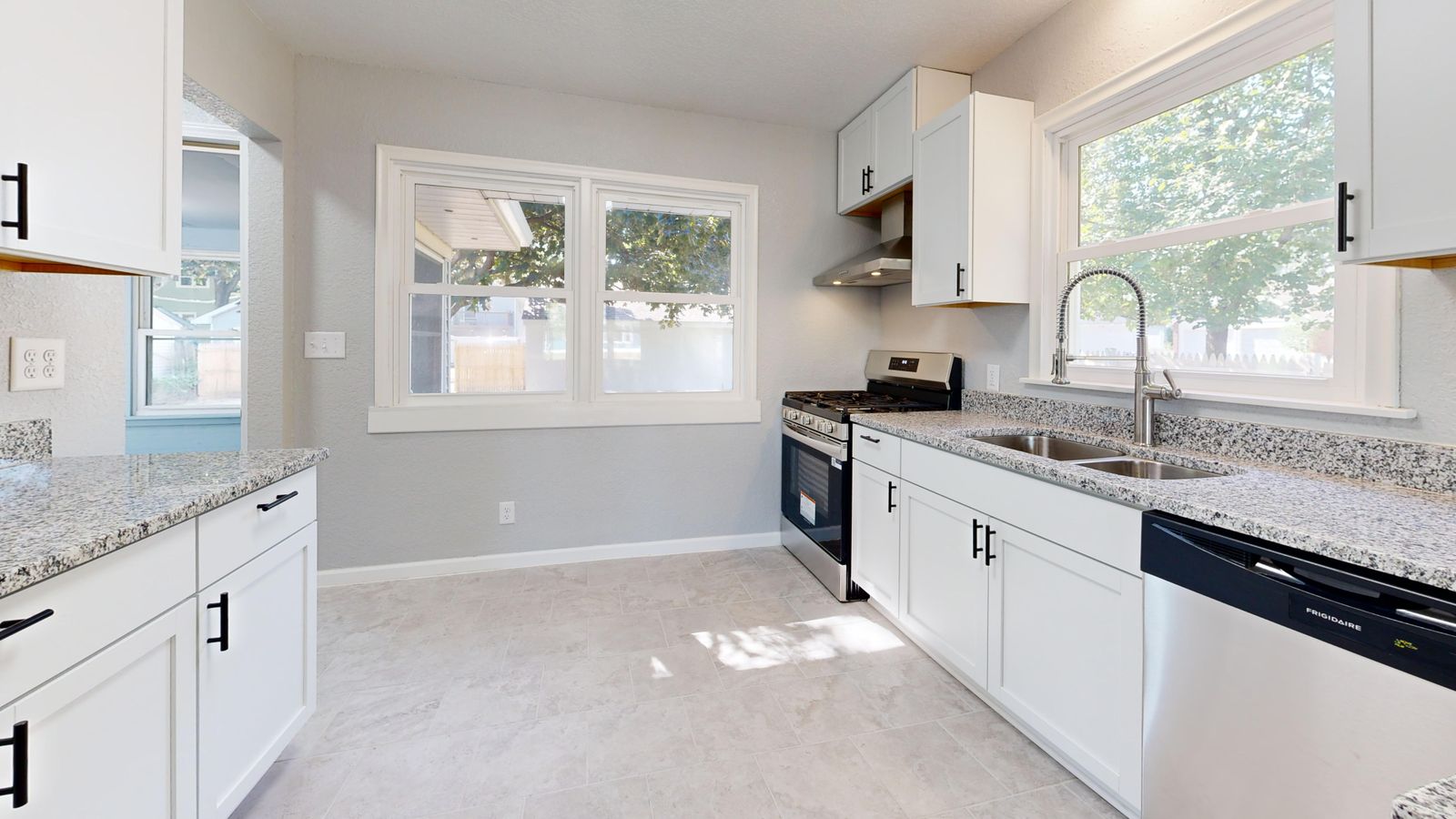 Green Hills entertainer: finished kitchen